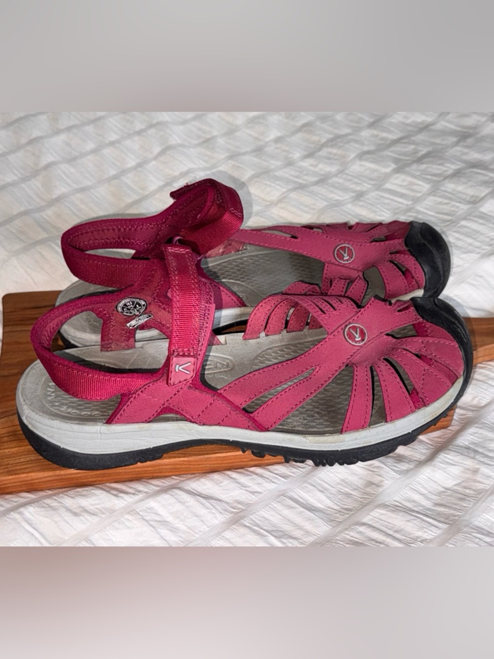 Keen Women’s 10.5 Rose Sandal Water Hiking Outdoor Gorpcore Granola Girl Comfort